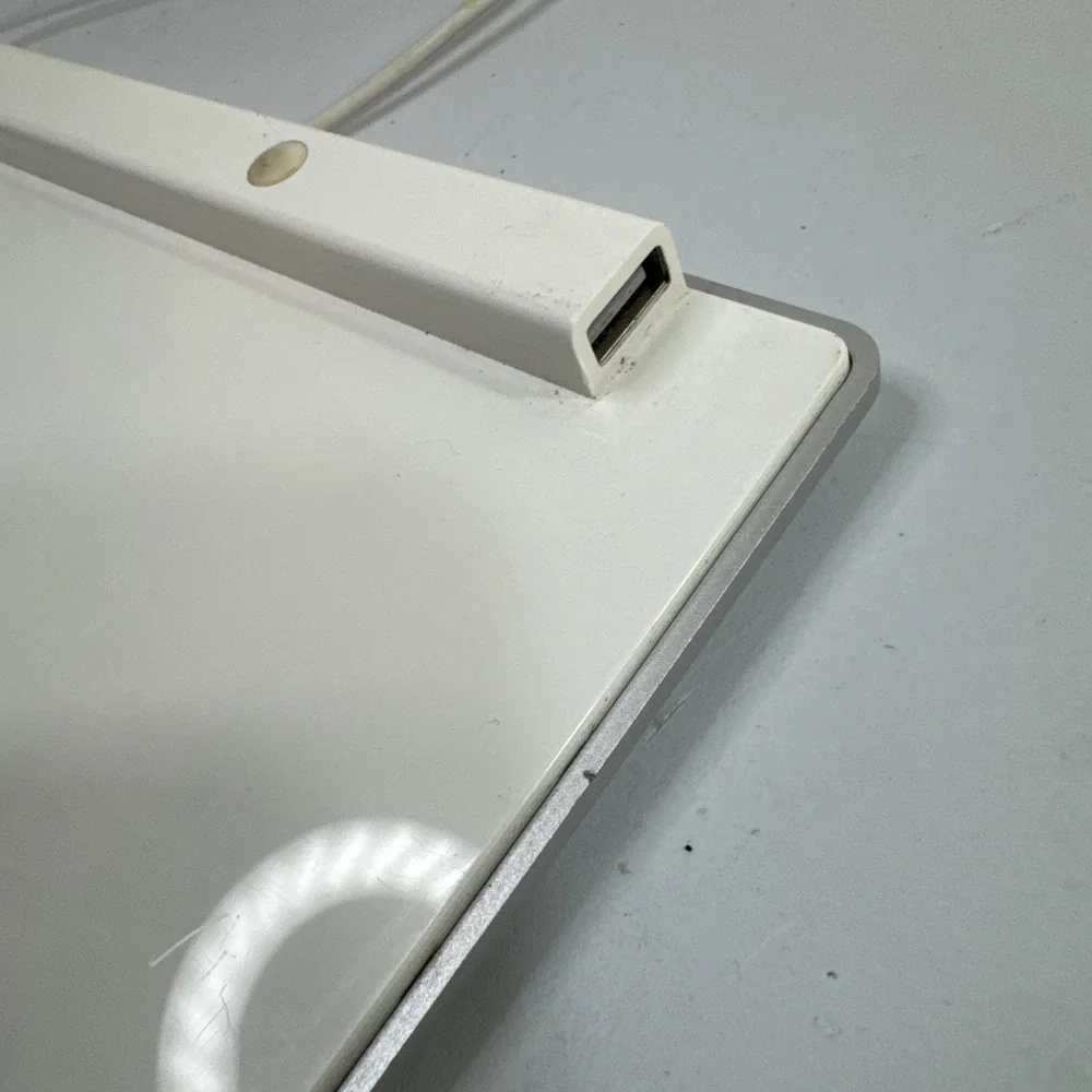 Apple A1243 MB110LL/A Wired slim usb Keyboard Excellent Condition